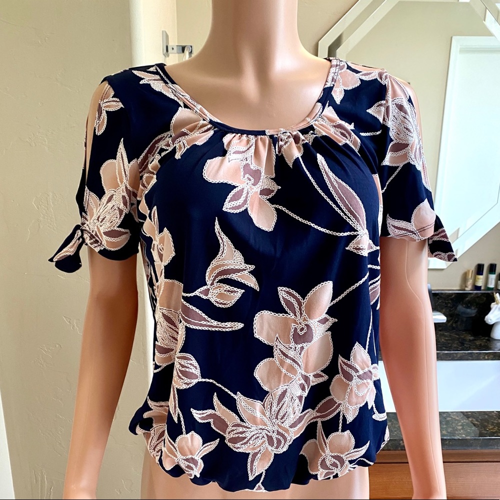 SJS Navy Blue/Peach Cold Shoulder Top, Sz L